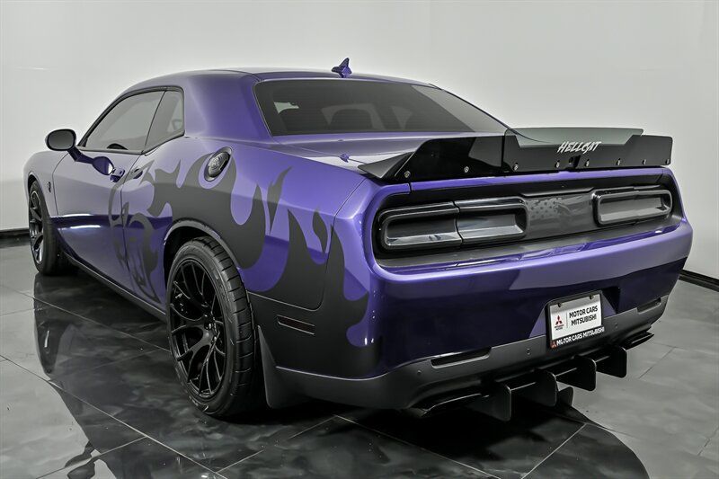 Used 2016 Dodge Challenger SRT Hellcat RWD image 7