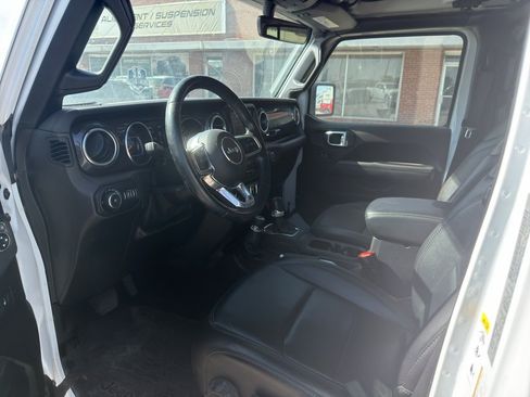 Used 2020 Jeep Wrangler Unlimited Sahara AWD/4WD image 5