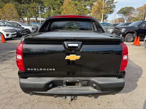 Used 2013 Chevrolet Avalanche LS image 6