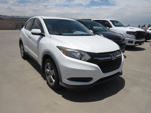 Used 2016 Honda HR-V LX image 2