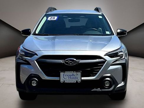 Used 2025 Subaru Outback Premium AWD/4WD image 2