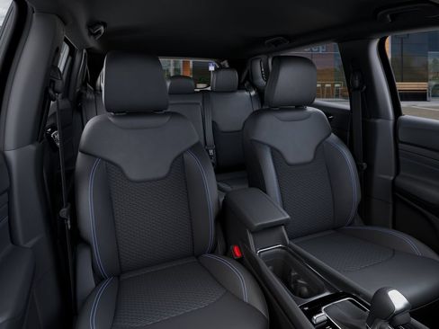 New 2026 Jeep Compass Latitude AWD/4WD image 17