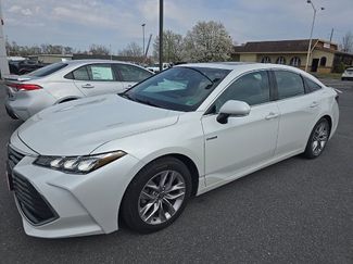 Used 2020 Toyota Avalon XLE w/ Moonroof Package video 1