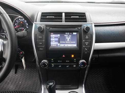 Used 2016 Toyota Camry SE FWD image 19