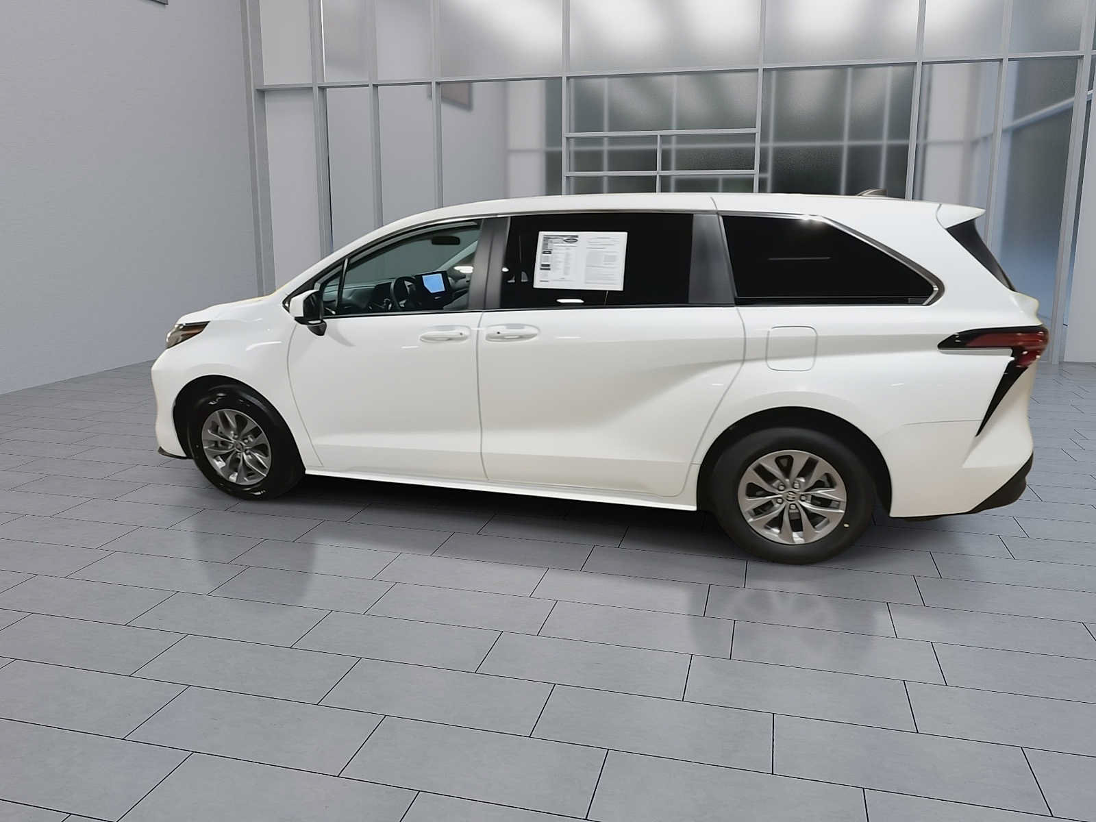 Certified 2022 Toyota Sienna LE FWD image 6