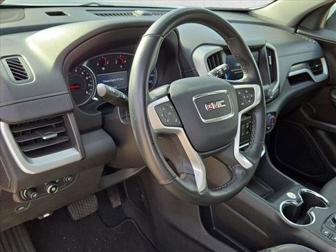 Used 2024 GMC Terrain SLT image 10