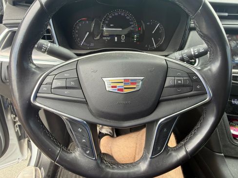 Used 2018 Cadillac XT5 Luxury w/ Driver Awareness Package FWD image 10