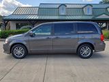 Used 2016 Dodge Grand Caravan SE image 2