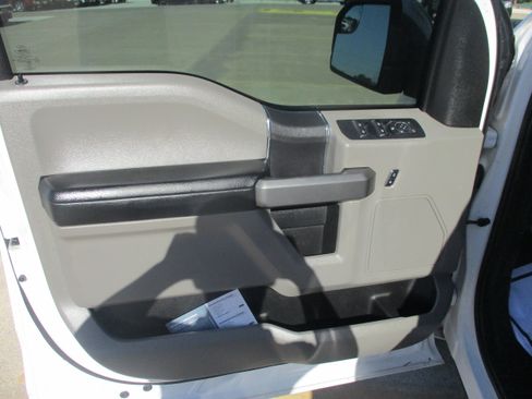 Used 2016 Ford F150 XLT AWD/4WD image 6