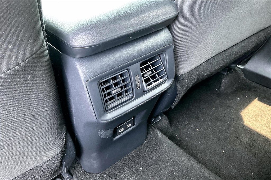 Used 2025 Toyota RAV4 XLE AWD/4WD image 10