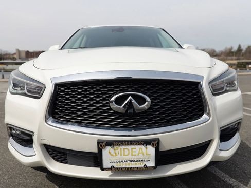 Used 2019 INFINITI QX60 Luxe w/ Essential Package image 2