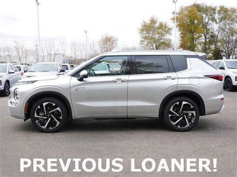 Used 2025 Mitsubishi Outlander SEL image 4