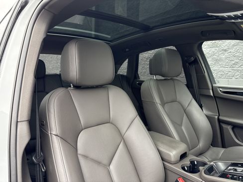 Certified 2025 Porsche Macan image 27