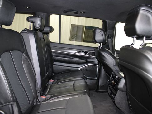 Used 2023 Jeep Wagoneer L Series III w/ Preferred Equipment Group AWD/4WD image 34