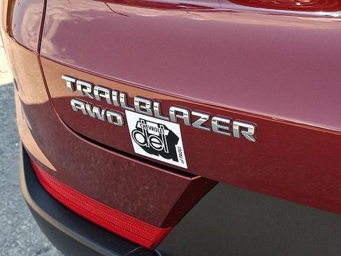 Used 2024 Chevrolet TrailBlazer LT AWD/4WD image 28