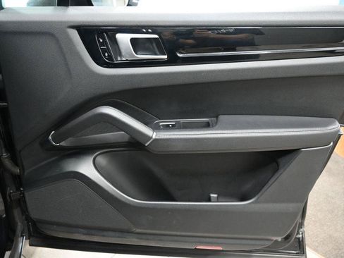 Used 2019 Porsche Cayenne AWD/4WD image 21