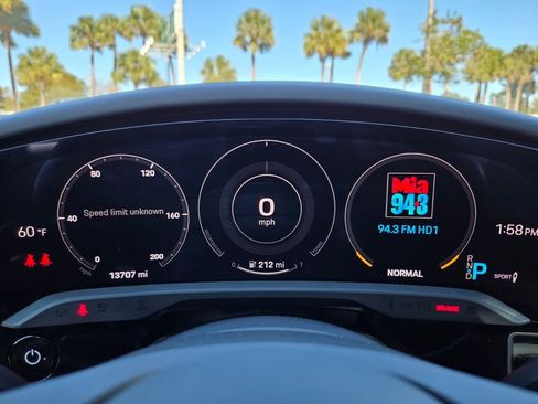 Used 2022 Porsche Taycan Base image 31