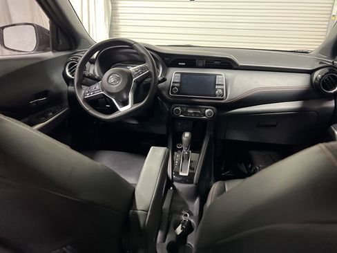 Used 2019 Nissan Kicks SR w/ SR Premium Package FWD image 12