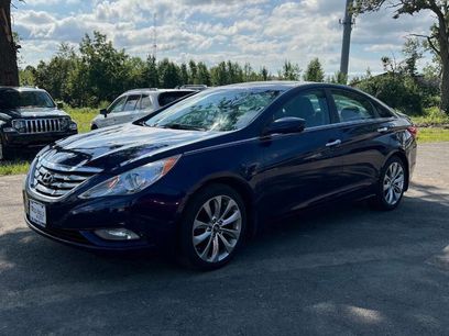 Used 2013 Hyundai Sonata SE w/ Navigation & Sunroof Pkg