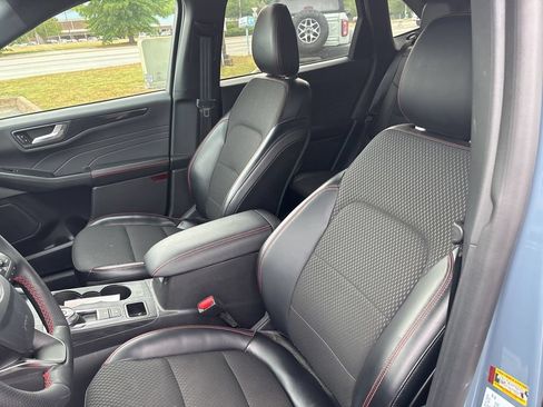 Used 2024 Ford Escape ST-Line w/ Tech Pack #1 AWD/4WD image 9
