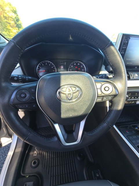 Used 2020 Toyota RAV4 XLE Premium AWD/4WD image 15