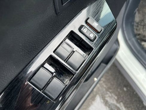 Used 2018 Toyota RAV4 Limited image 20