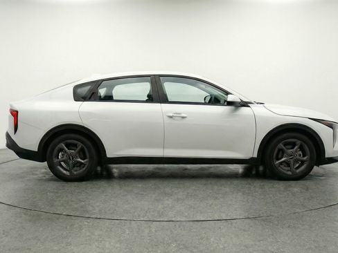 Used 2025 Kia K4 LXS image 11