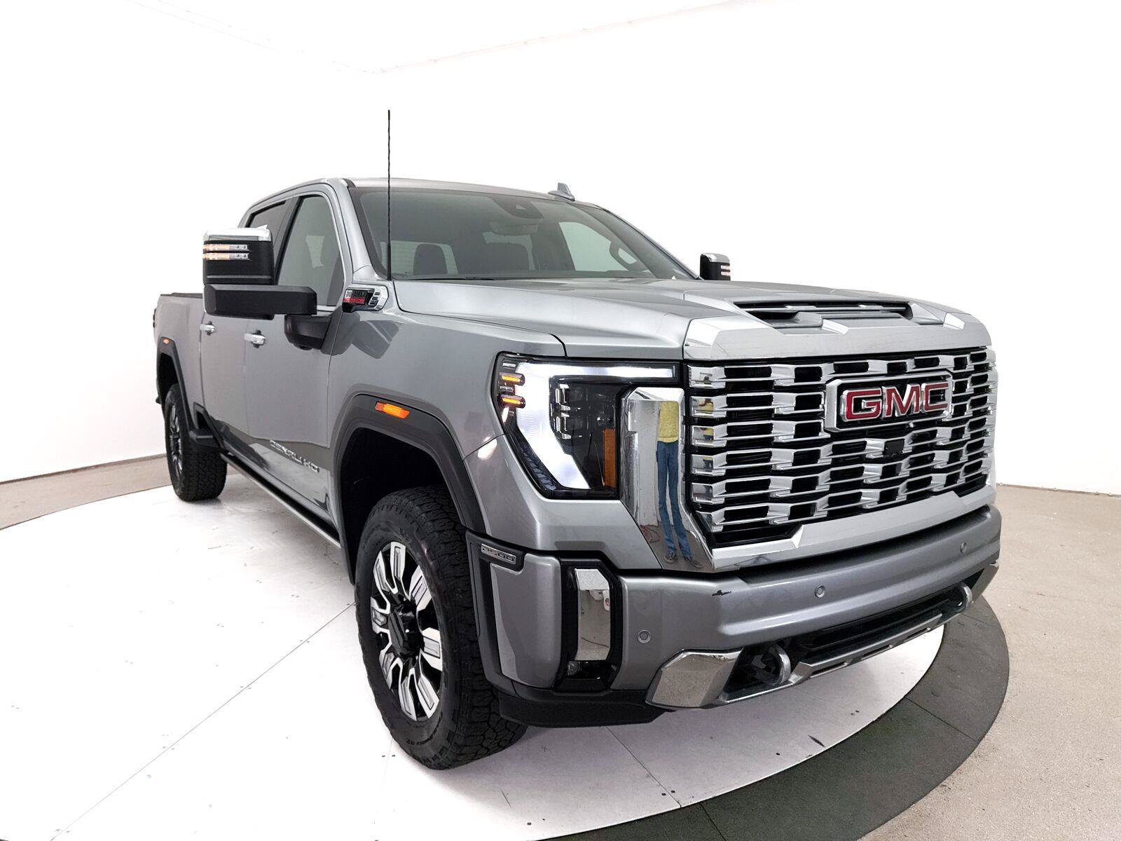 Used 2024 GMC Sierra 2500 Denali w/ Denali Reserve Package AWD/4WD image 15