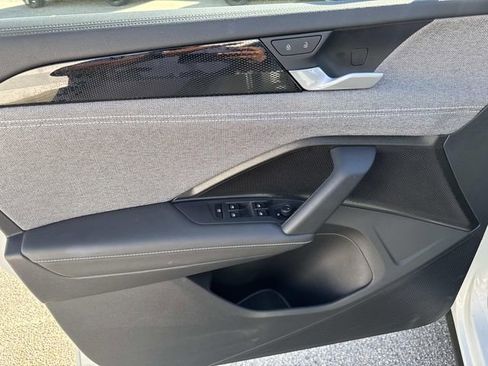 Used 2025 Volkswagen Tiguan S image 12