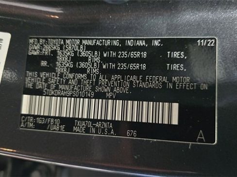 Used 2023 Toyota Highlander L image 30