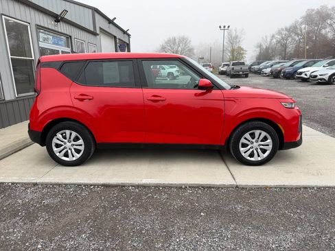 Used 2022 Kia Soul LX image 10