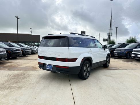 Used 2025 Hyundai Santa Fe SEL FWD image 5