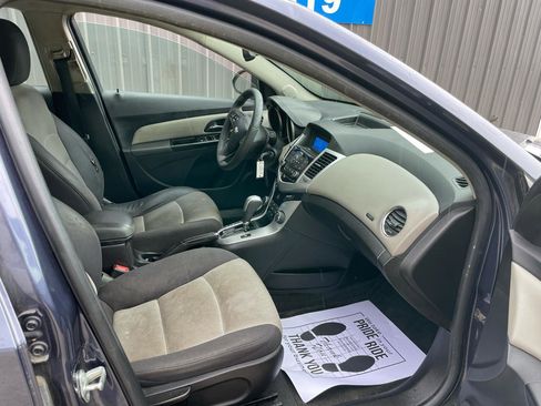 Used 2013 Chevrolet Cruze LS FWD image 6