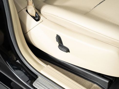 Used 2010 Mercedes-Benz GLK 350 2WD image 29