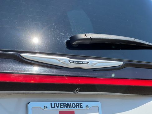 Used 2024 Chrysler Pacifica Touring-L FWD image 45