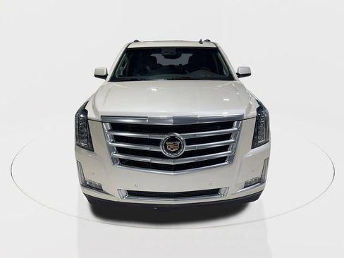 Used 2015 Cadillac Escalade Luxury image 4
