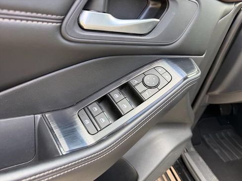 Used 2023 Nissan Rogue SV w/ SV Premium Package AWD/4WD image 17