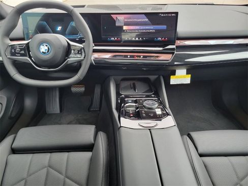 Used 2025 BMW i5 xDrive40 w/ Premium Package image 6