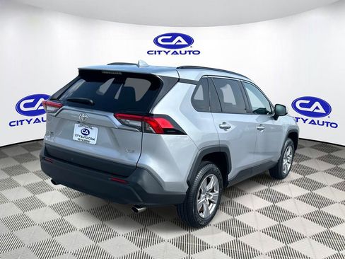 Used 2022 Toyota RAV4 XLE FWD image 3