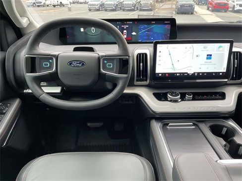 Used 2025 Ford Expedition Active image 16