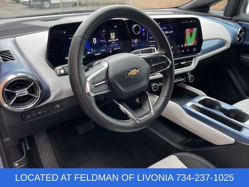 Certified 2025 Chevrolet Equinox EV LT image 10