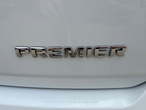 Used 2022 Chevrolet Traverse Premier AWD/4WD image 33