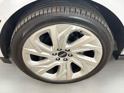 Used 2025 Lincoln Navigator Reserve image 34