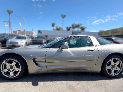 Used 1998 Chevrolet Corvette Coupe w/ Memory Pkg RWD image 7