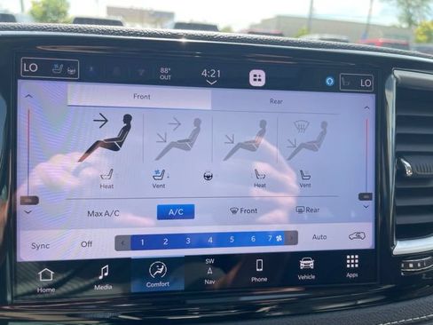 Used 2023 Chrysler Pacifica Limited FWD image 10