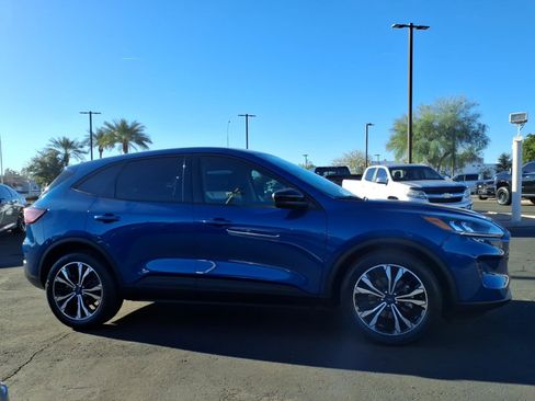 Certified 2022 Ford Escape SE w/ SE Sport Appearance Package image 7