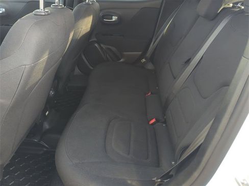 Used 2020 Jeep Renegade Latitude w/ Cold Weather Group image 21