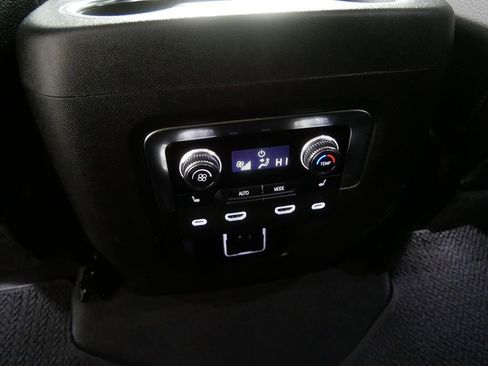 Used 2023 GMC Yukon XL Denali image 23