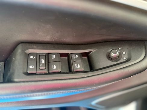 Used 2023 Jeep Grand Cherokee Limited w/ Black Appearance Package AWD/4WD image 19