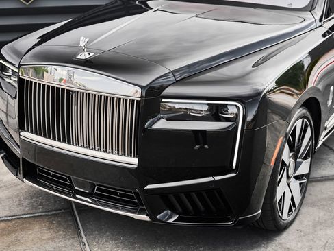 Used 2025 Rolls-Royce Cullinan AWD/4WD image 7